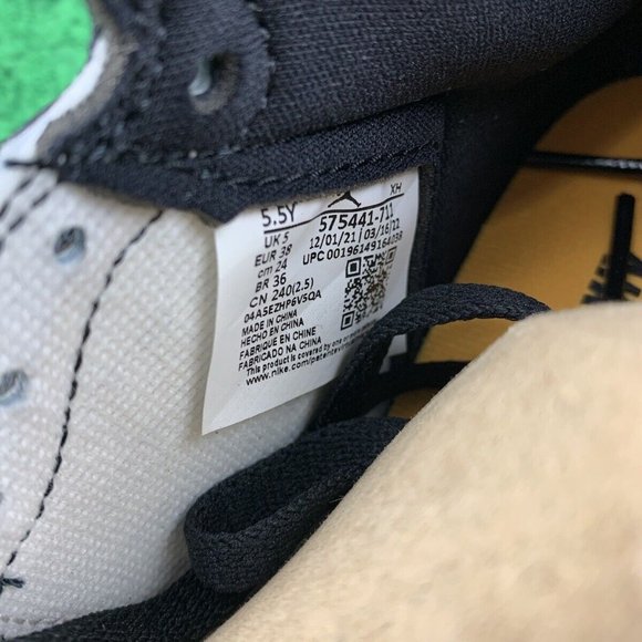 Air Jordan 1 Retro High OG GS Yellow Toe size 5.5Y Women’s size 7 NEW 575441-711 - Picture 10 of 12